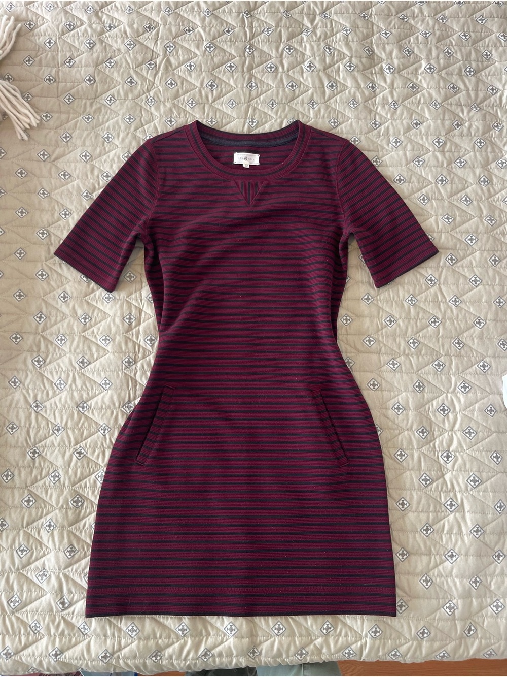 Lou & Grey Crewneck Short-Sleeve Sweater Dress in Burgundy Stripe